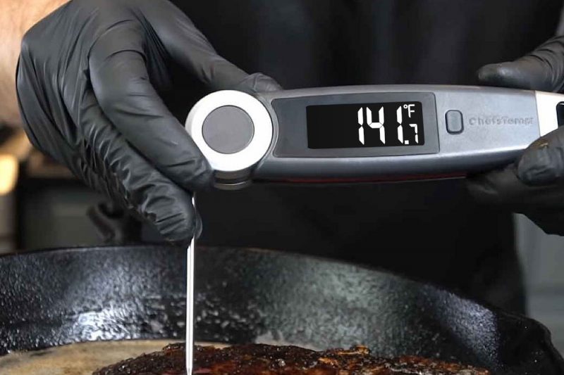 using-a-meat-thermometer-to-measure-oil-temperature-chefstemp