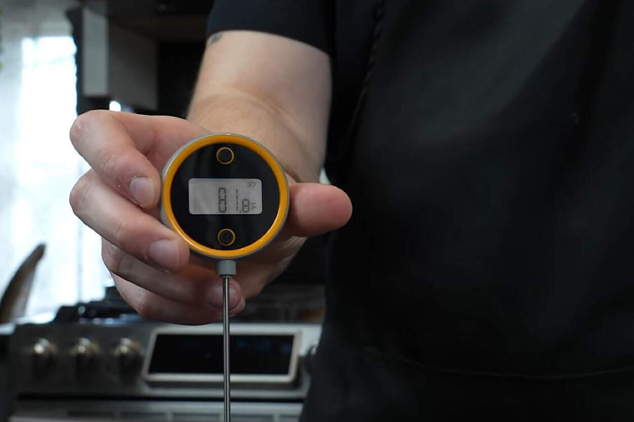 https://www.chefstemp.com/wp-content/uploads/2022/04/chefstemp-pocket-pro-digital-thermometer.jpg