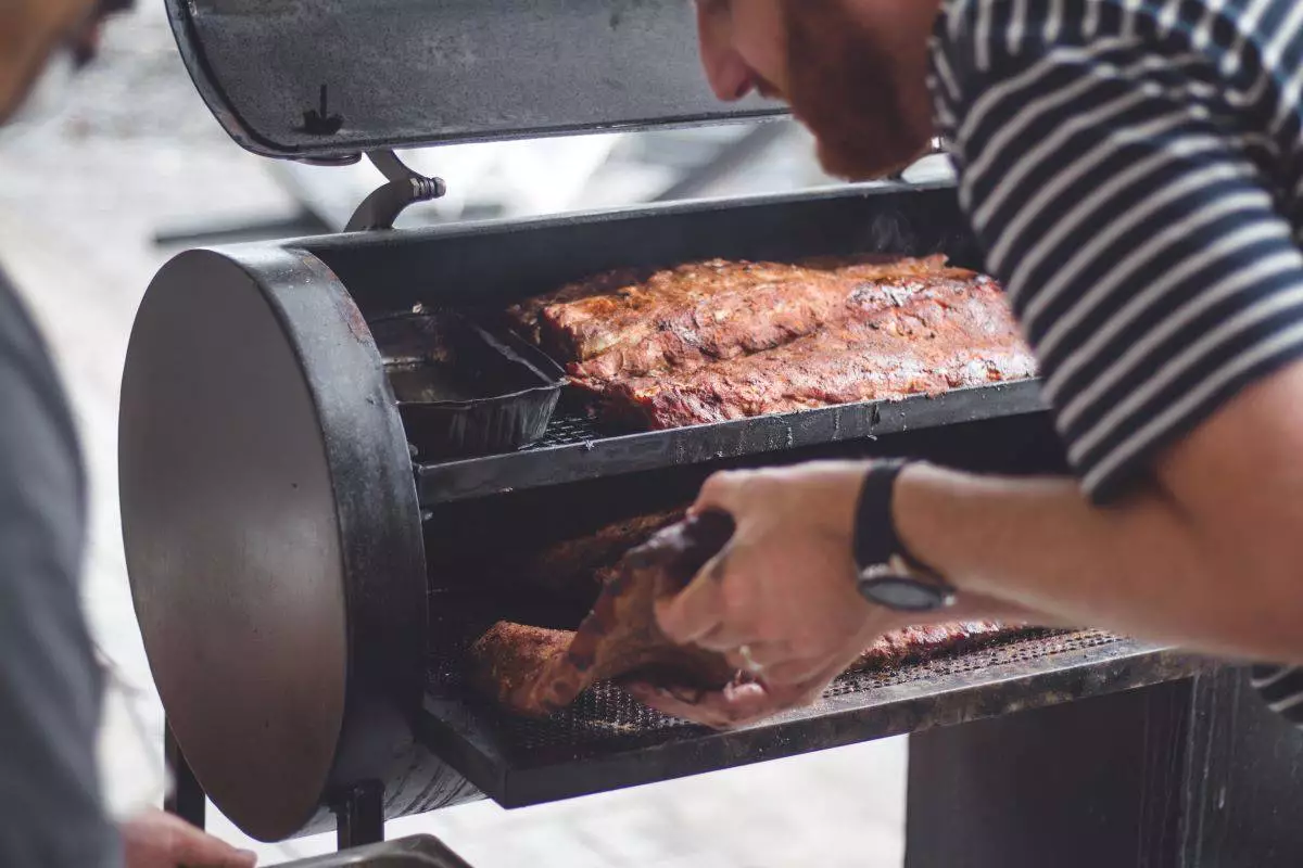 slow barbecue cooking technique