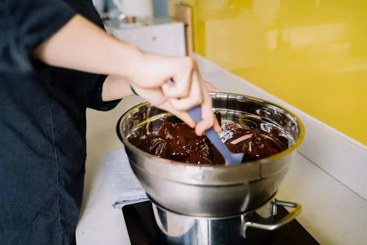 Tempering chocolate technique